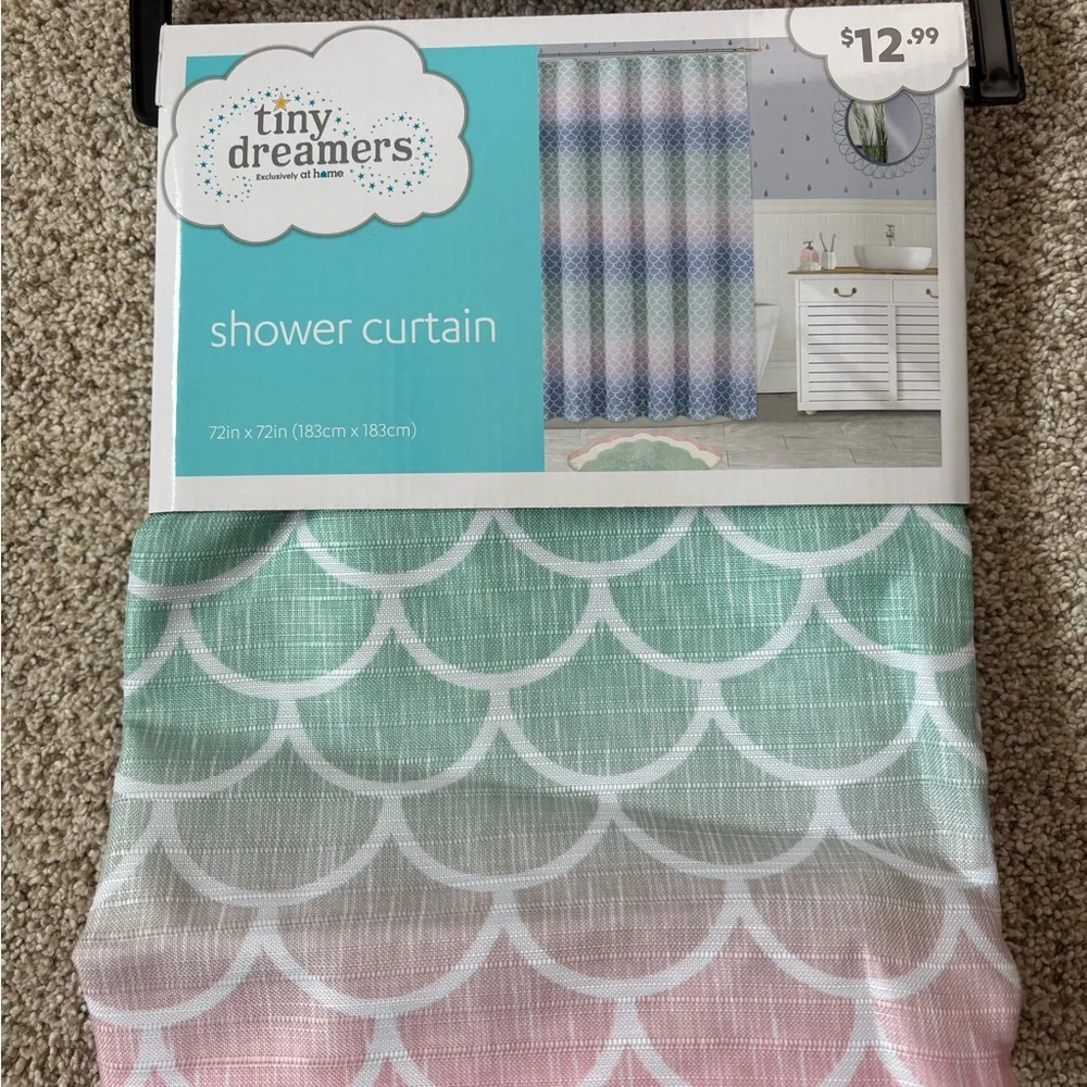 Chic Scallop Shower Curtain